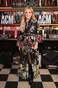 trisha yearwood in camilla, acm honors